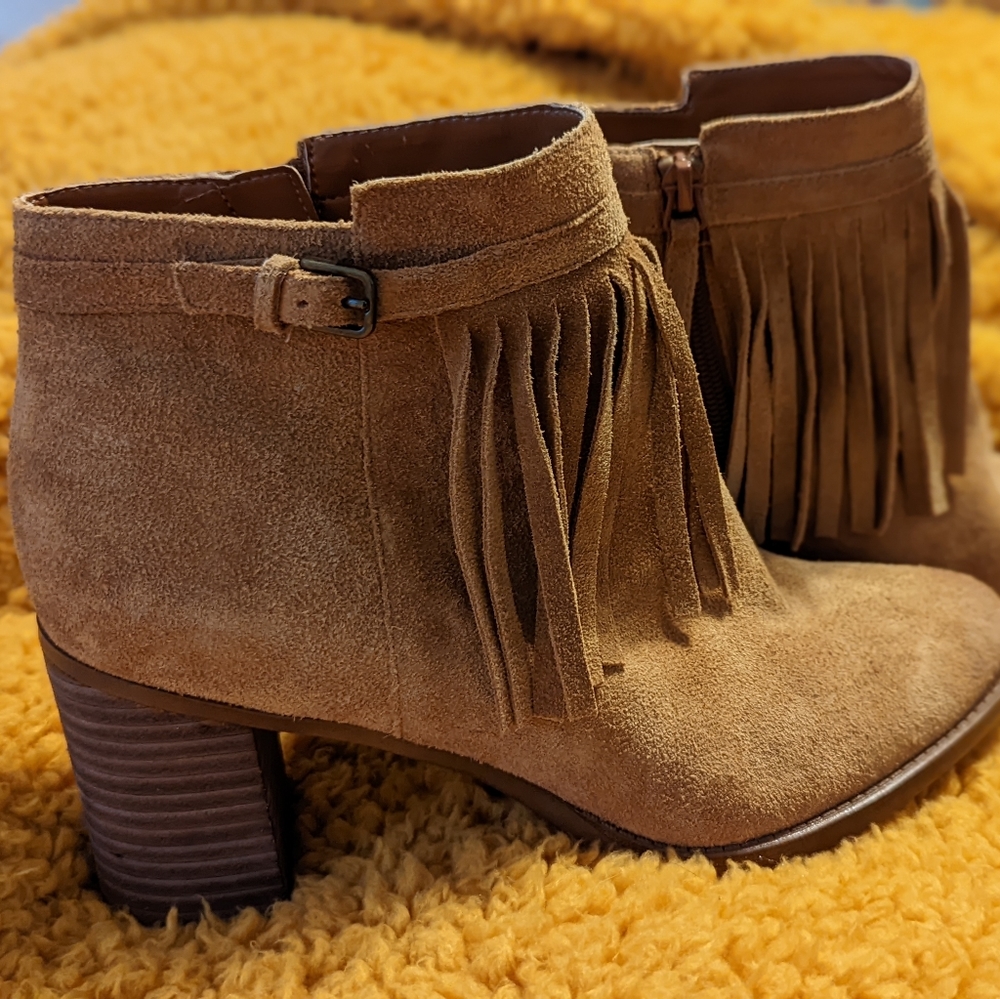 Naturalizer Fortunate Suede fringe ankle booties in size 8